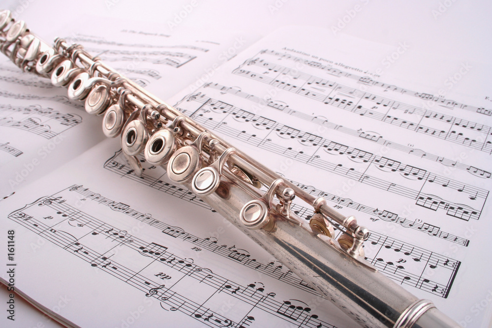 Fototapeta premium flute on sheet music