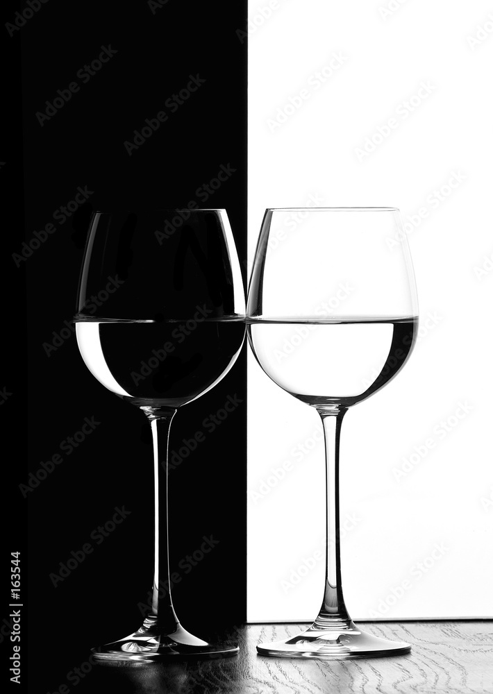 Fototapeta premium dwa kieliszki do wina