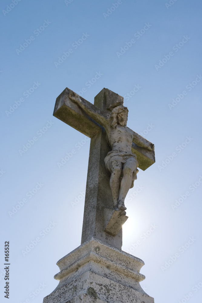 statue of jesus on the cross