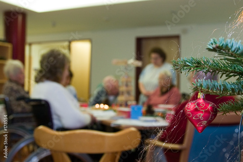 weihnachten im pflegeheim photo