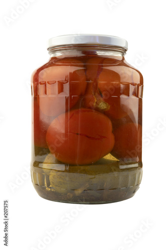 Fotografie isolated can with marinaded vegetables