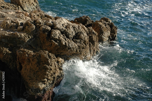 vagues et rochers © raoulgalop