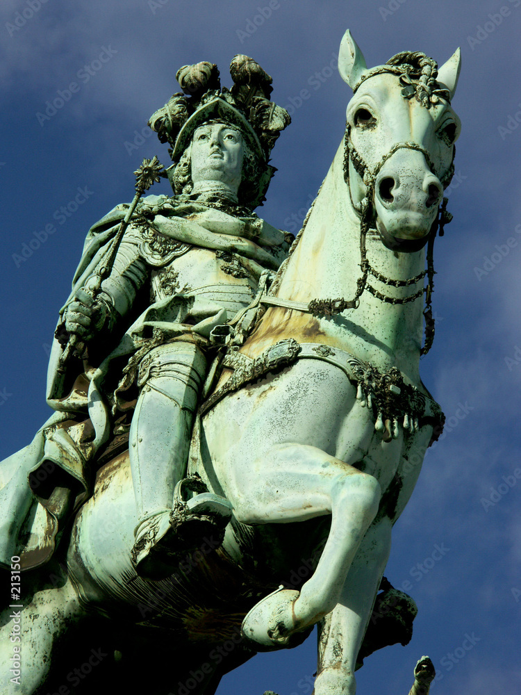 statue equestre