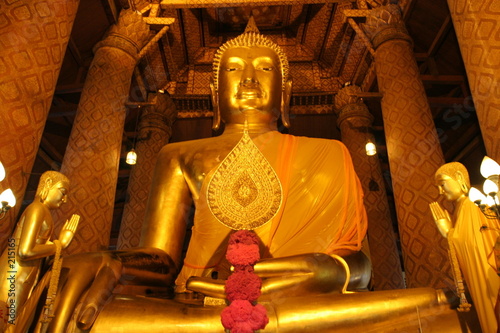 bouddha d'or ayuttaya photo
