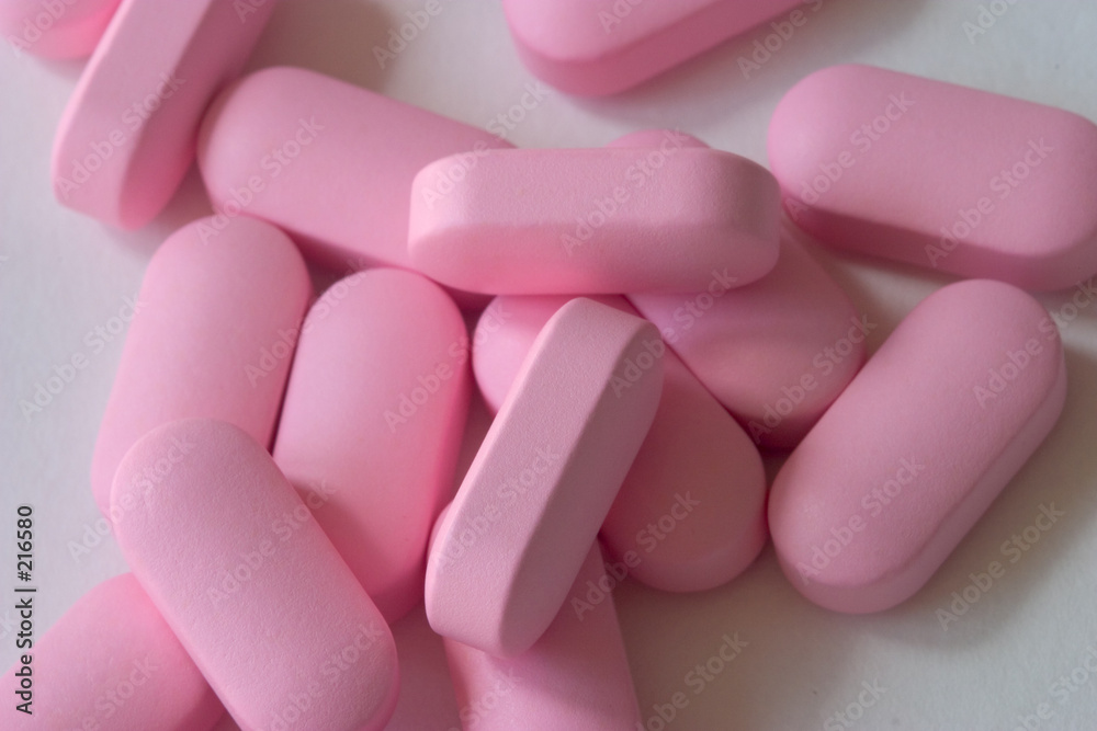 Розовые таблетки. Сердечные таблетки розовые. Большая розовая таблетка.