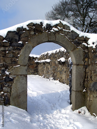 steintor wolkenburg im schnee photo