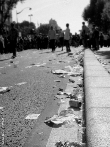 les hommes partent, les déchets restent photo