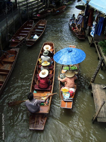 marché flottant en thailande © Gautier Willaume
