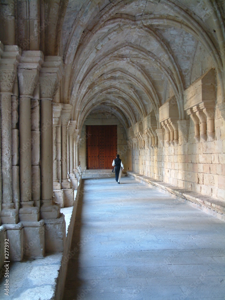 moine dans abbaye