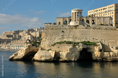 waving goodbye to malta