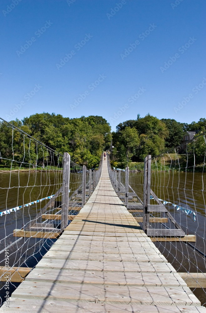 Obraz premium swinging bridge