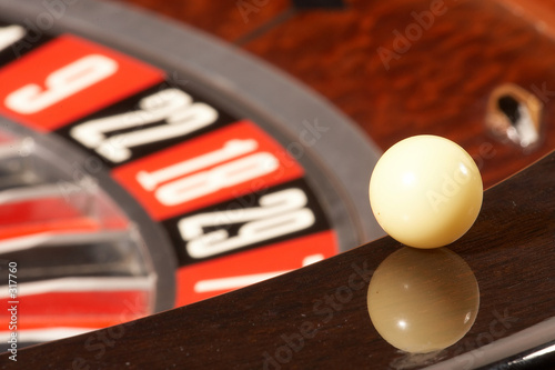 rouletterad - die Kugel rollt im Roulette - das Speil beginnt