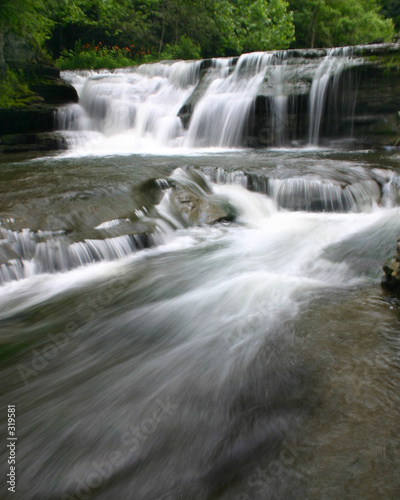 Fototapeta Naklejka Na Ścianę i Meble -  waterfalls in robert treman park