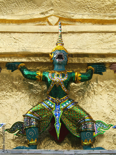 sculpture dans temple en thailande photo