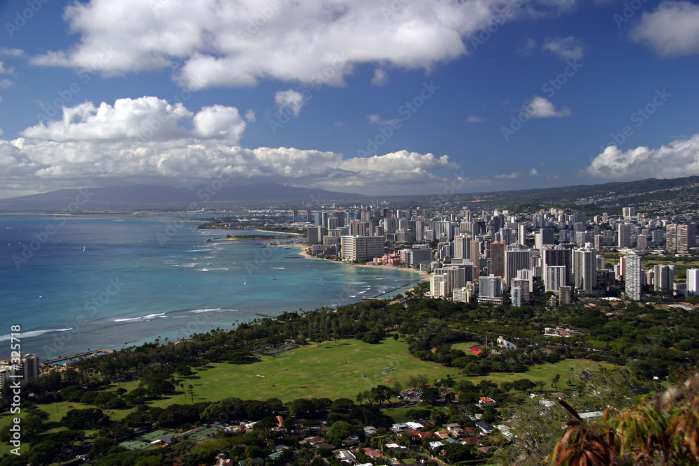 honolulu skyline (42mm equiv.)