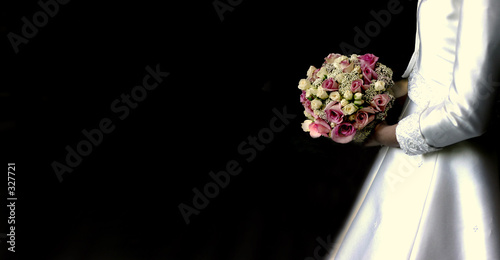 bride holding bouquet
