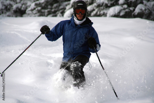 Konstfotografi fresh tracks made by telemark skier