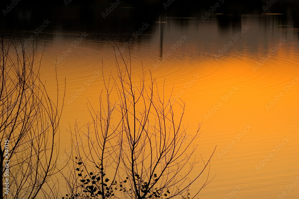 Obraz premium sunset in lake