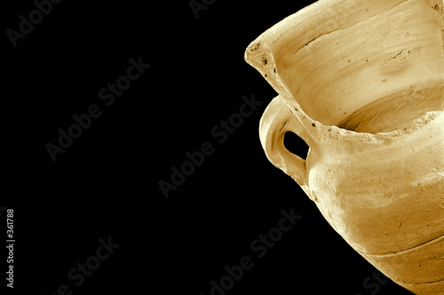 фотографія old broken vase