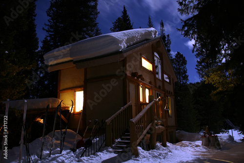 Obraz na plátně moonlit backcountry hut