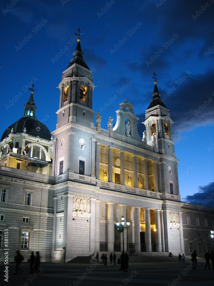 Fototapeta premium cathedral almudena madrid