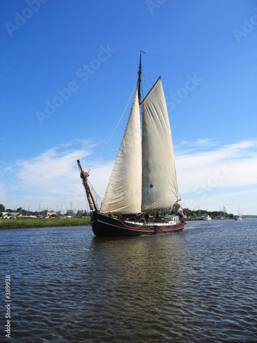 flat-bottom sailing ship