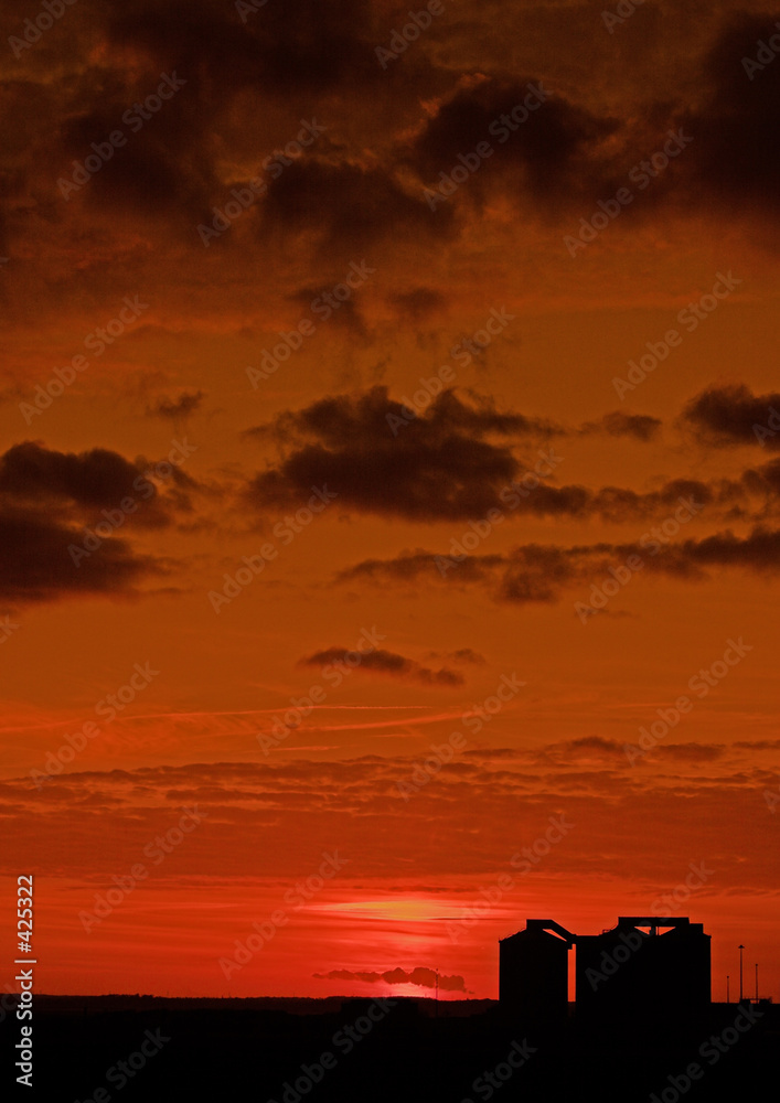 Fototapeta premium silo silhouette sunset