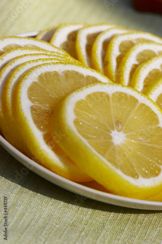 фотографія slit lemon