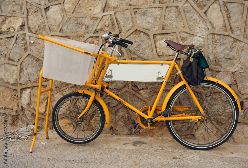 bicicleta amarilla i