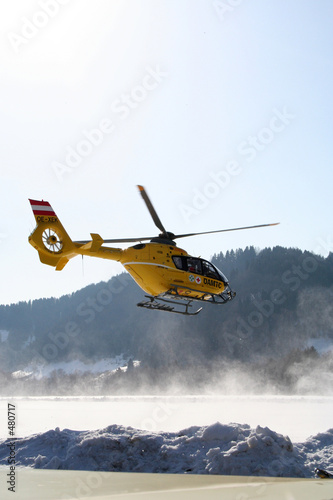 Fototapeta Naklejka Na Ścianę i Meble -  rettungshelicopter