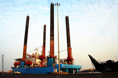 platform at abu dhabi port