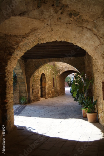 rue voutée à monells