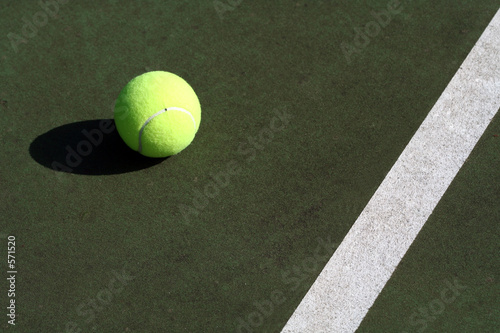 tennis ball © arekmalang