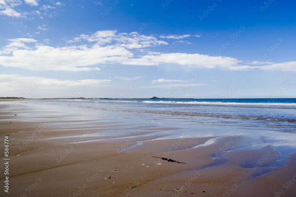 beautiful views across deserted ross sands beach towards lindisf
