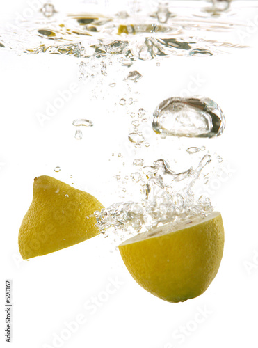 lemon under water