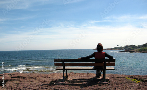 banc sur bord de mer