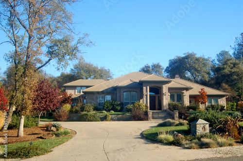 фотографія upscale house