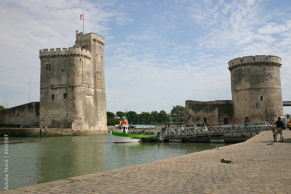 les deux tours du vieux port de la rochelle