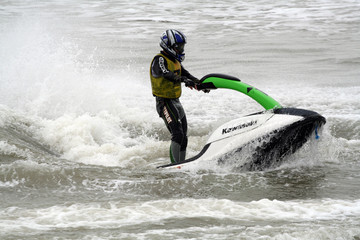 Acrylglasbilder Wasser Motorsport Jetski-Fahrt über offenes Wasser  © philippe Devanne