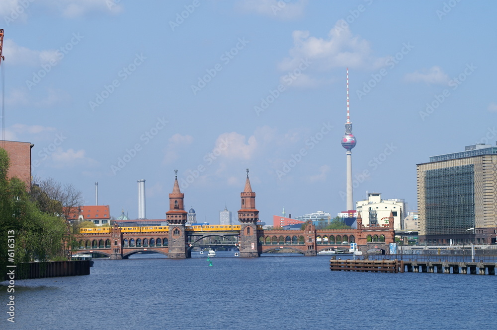 Naklejka premium oberbaumbrücke mit spree