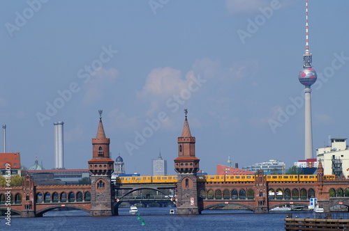 oberbaumbrücke mit u-bahn