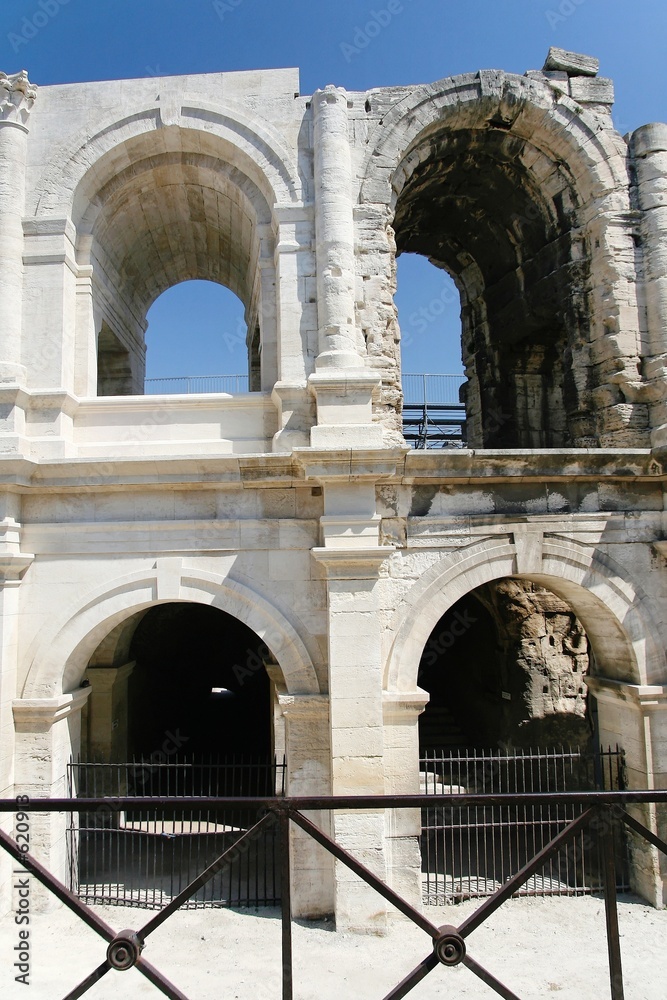 Obraz premium arenes d'arles, restauration