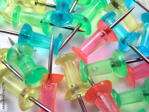 multicolored  drawing-pins