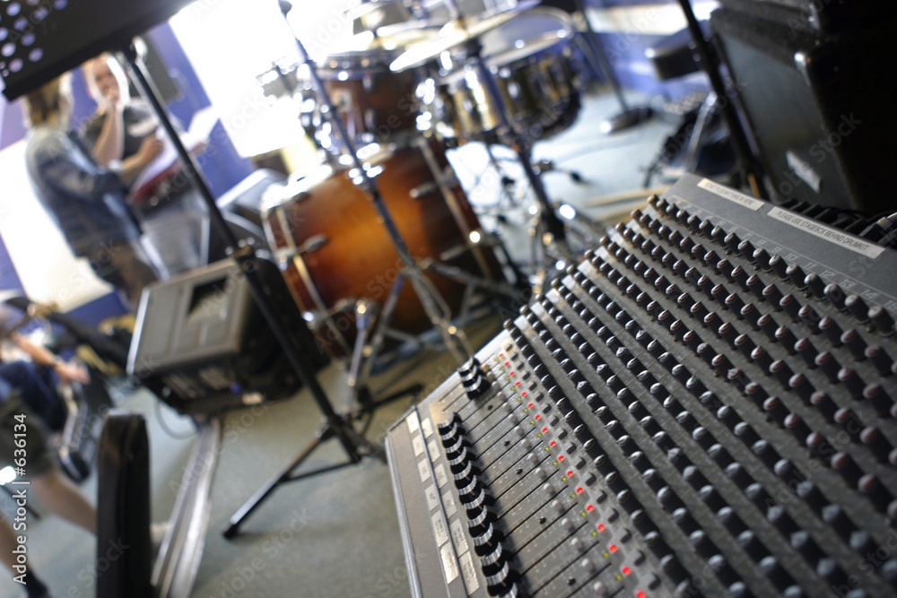 Φωτογραφία mixer in music studio at angle