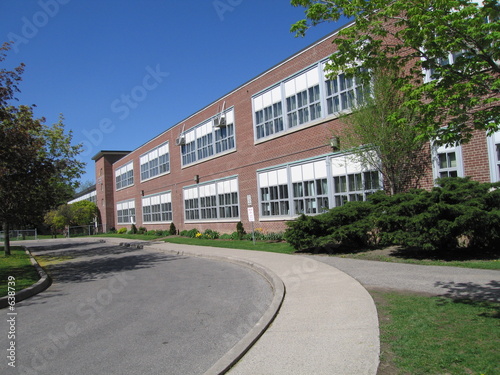 Canvas Print school building and driveway