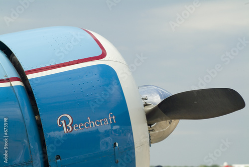 beechcraft engine and propeller photo