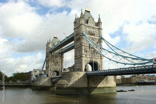 tower bridge photo