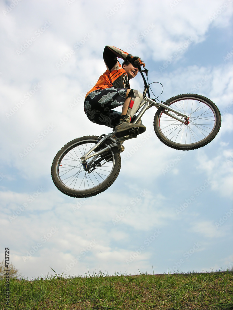 Naklejka premium mountain biker flying