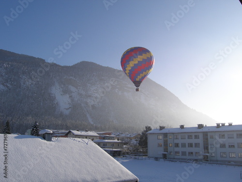 ballonflug im winter photo