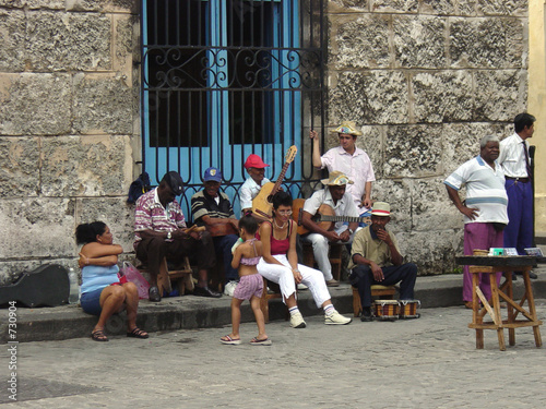 straßenmusikanten in kuba photo